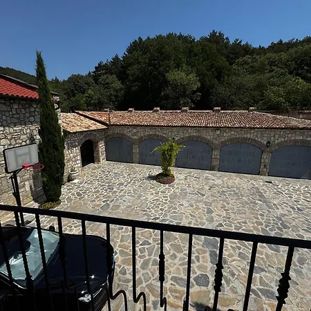 Pensión Province Stone House